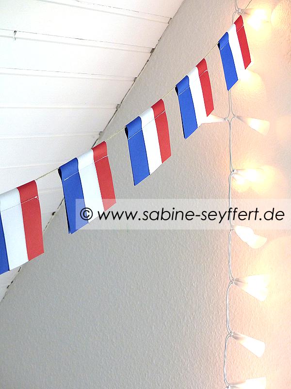 Deko fürs Sommerfest – Girlande mit Frankreich Fahnen als Wimpel passend  zur Fußball EM – DIY Blog Sabine Seyffert