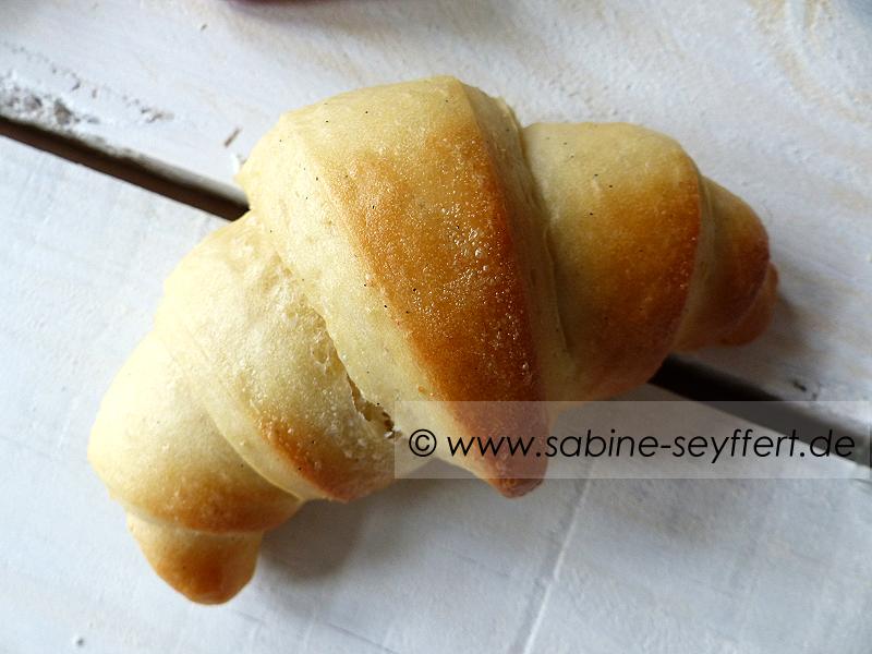 Rezeptidee: Süße Vanille Hörnchen zum Frühstück selber backen ...