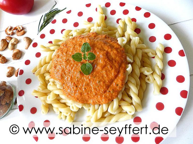 Rezept Idee: Pasta mit cremiger Paprika Soße aus dem Backofen – vegan ...