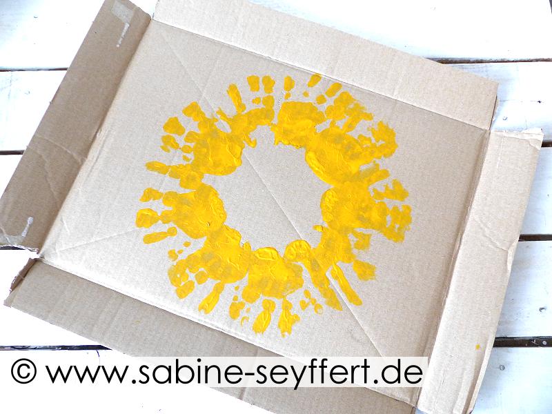 Diy Bastelidee Fur Kinder Mit Kindern Lowe Aus Handabdrucken Basteln Blog Sabine Seyffert