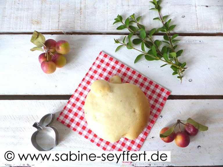 Rezept Idee für Kinder: Süße Äpfel aus Hefe – Backen mit Kindern – DIY ...